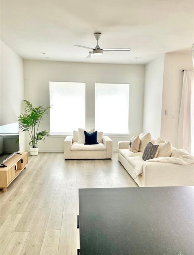 3403 Daphne St unit B, Houston, TX 77021 - photo 2