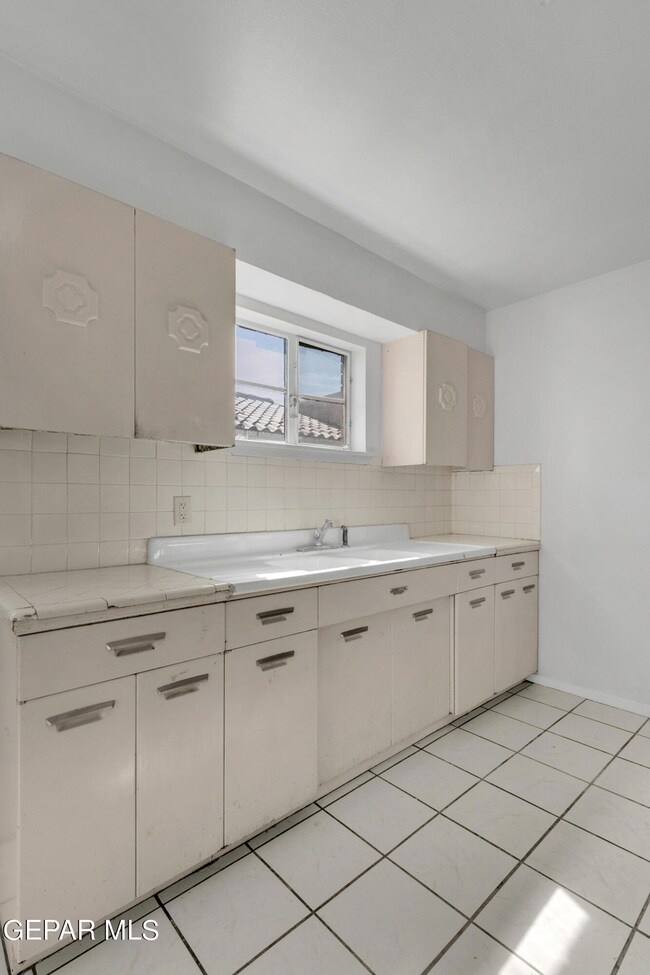 2516 Richmond Ave, El Paso, TX 79930 - photo 5