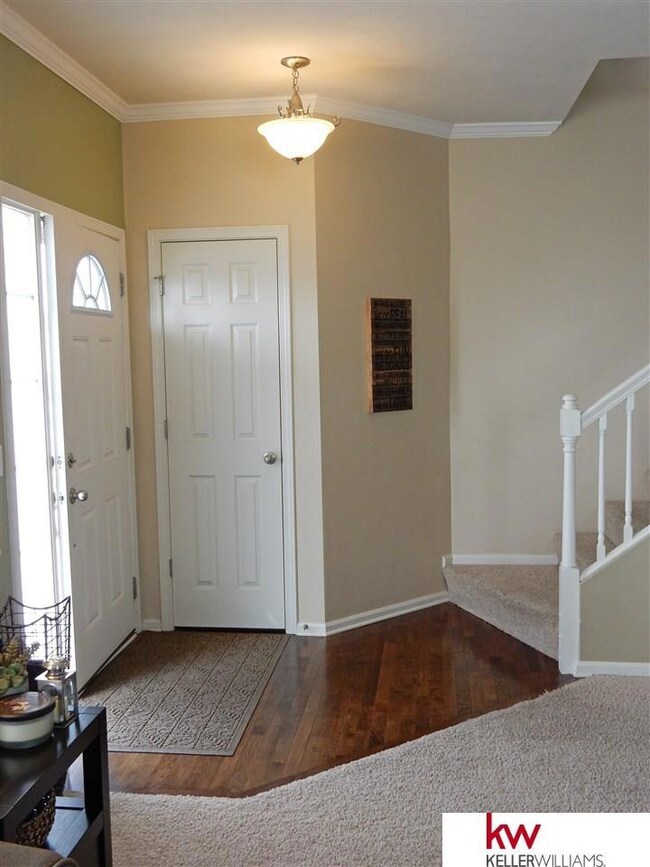 818 Summit Ridge Dr, Papillion, NE 68046 - photo 2