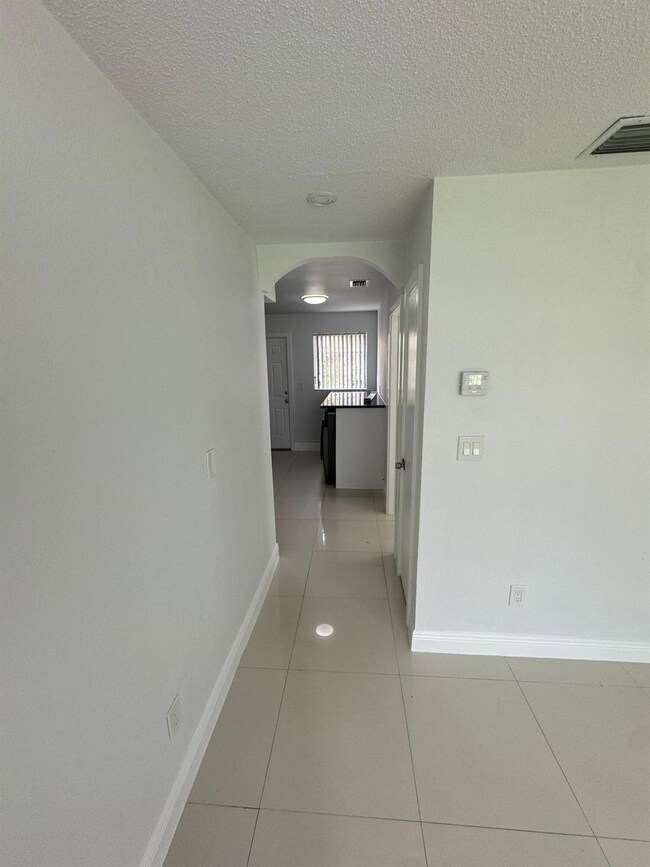 512 SW 7th St unit 1, Hallandale Beach, FL 33009 - photo 5