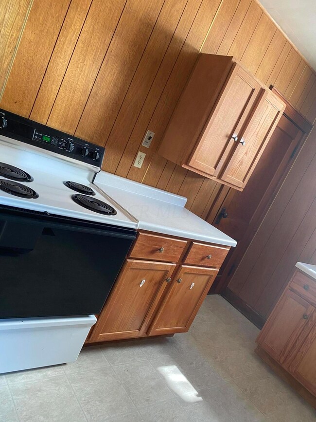 748 E Chestnut St, Lancaster, OH 43130 - photo 7