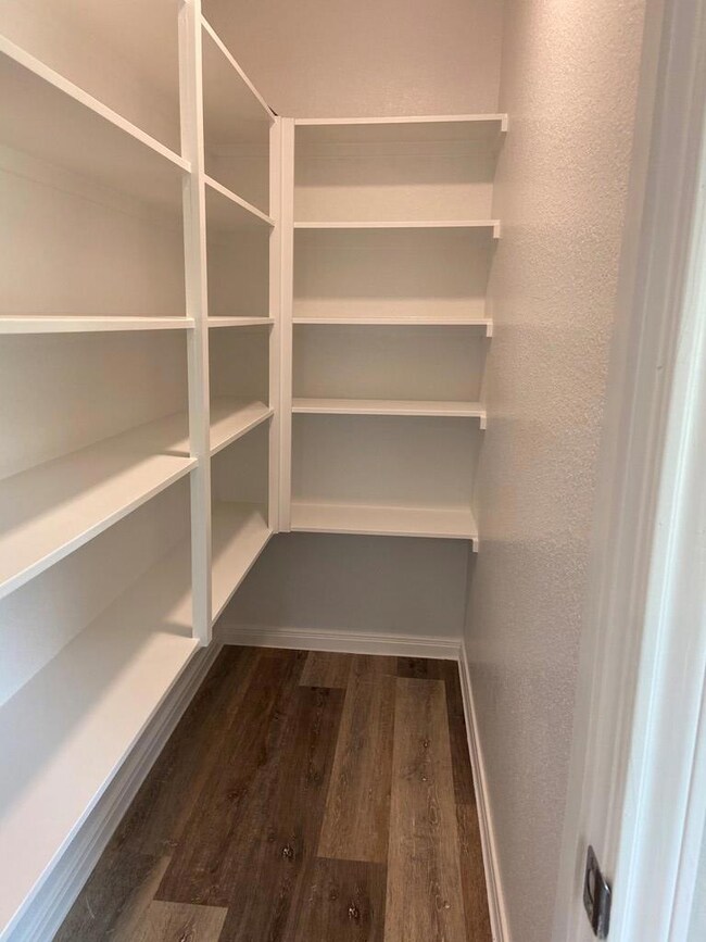 2913 4th St, Bay City, TX 77414 - photo 6