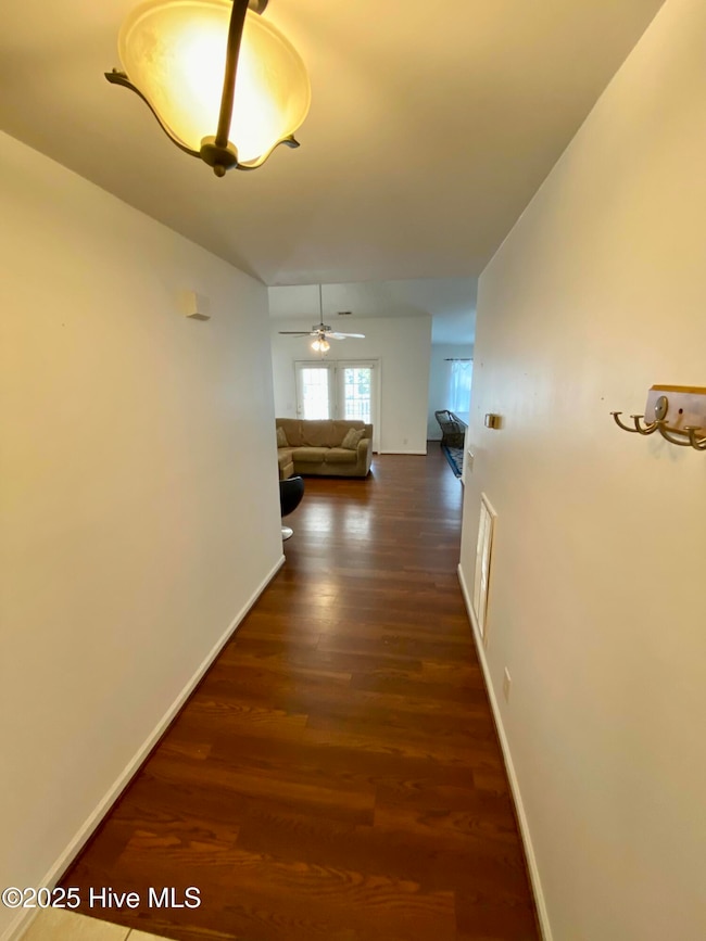 2227 Locksley Woods Dr unit G, Greenville, NC 27858 - photo 2