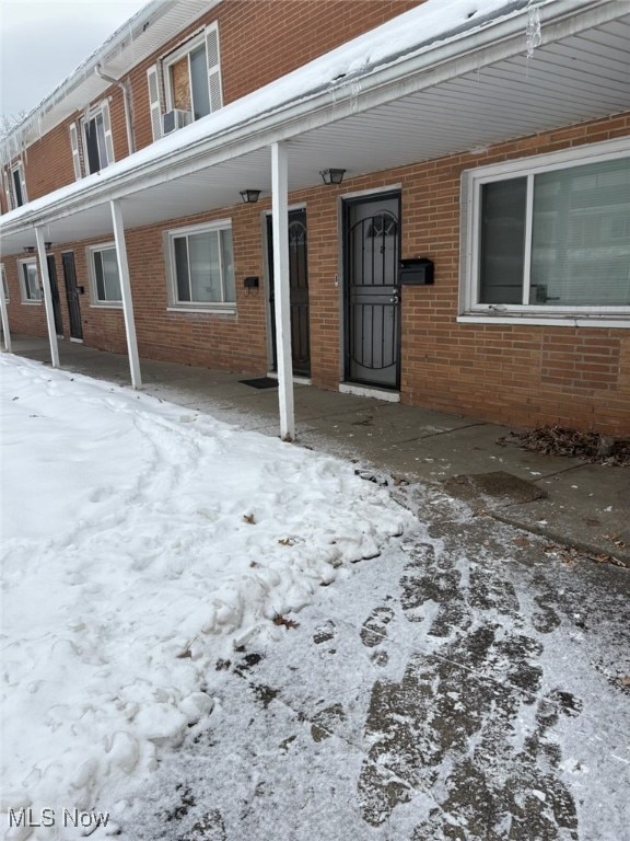 4871 Banbury Ct unit 2, Cleveland, OH 44128 - photo 2