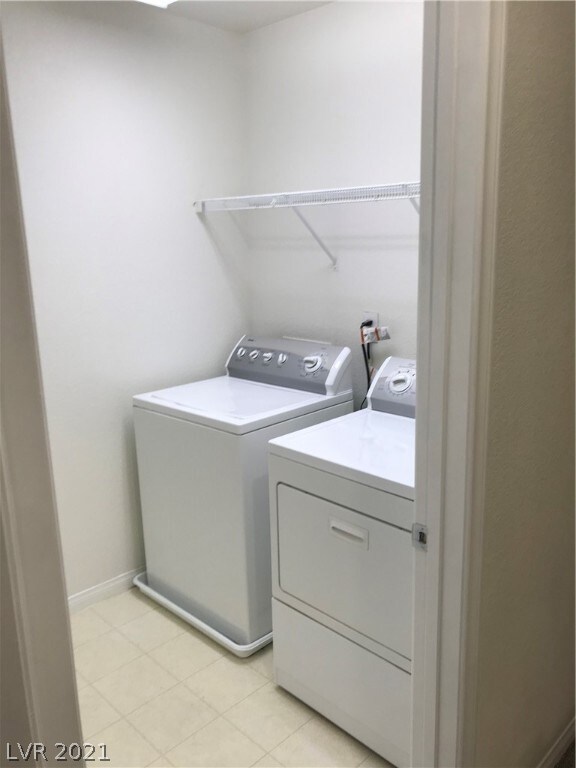 LAUNDRY ROOM UPSTAIRS