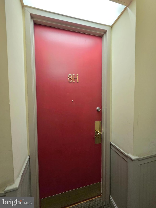1010 00 Race St unit 8H, Philadelphia, PA 19107 - photo 2