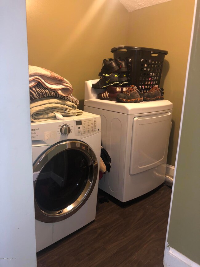 211 Maple St, Lebanon Junction, KY 40150 - photo 7