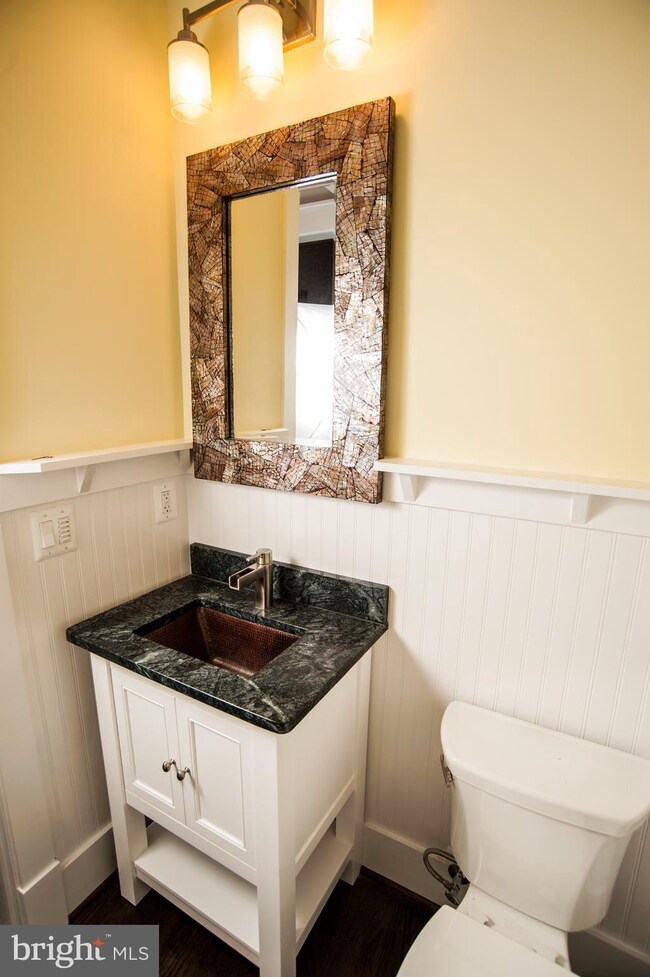 504 Valley Dr SE, Vienna, VA 22180 - photo 5