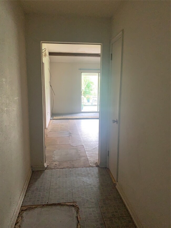 7754 Hereford St, Houston, TX 77087 - photo 4