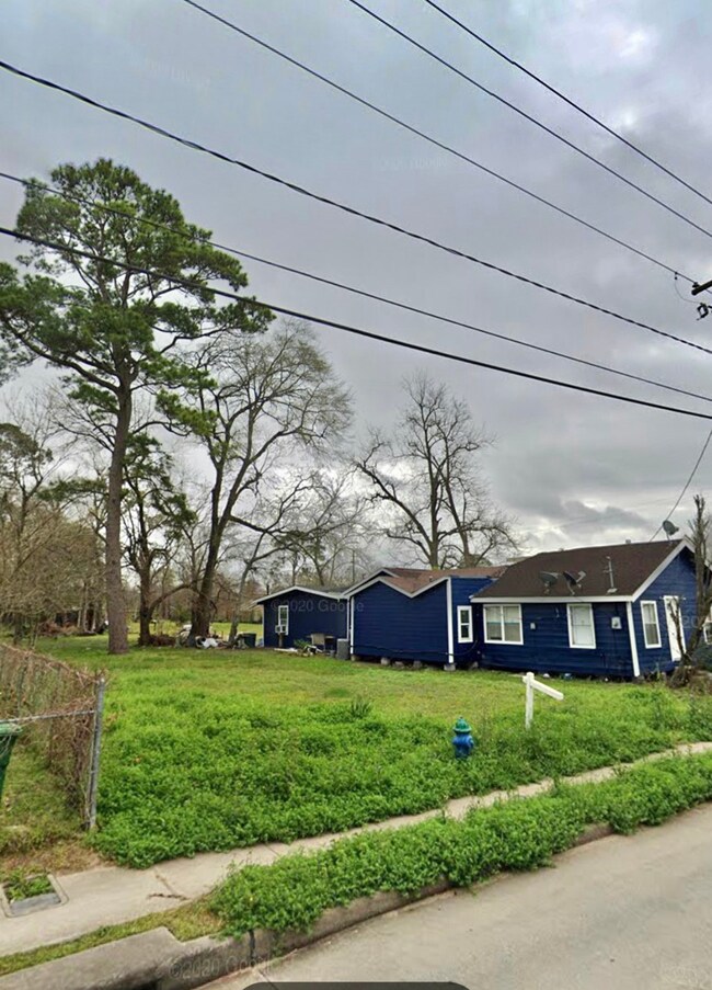 7910 Lockwood Dr, Houston, TX 77016 - photo 2