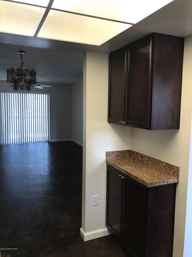 CP-912 Kitchen : Dining