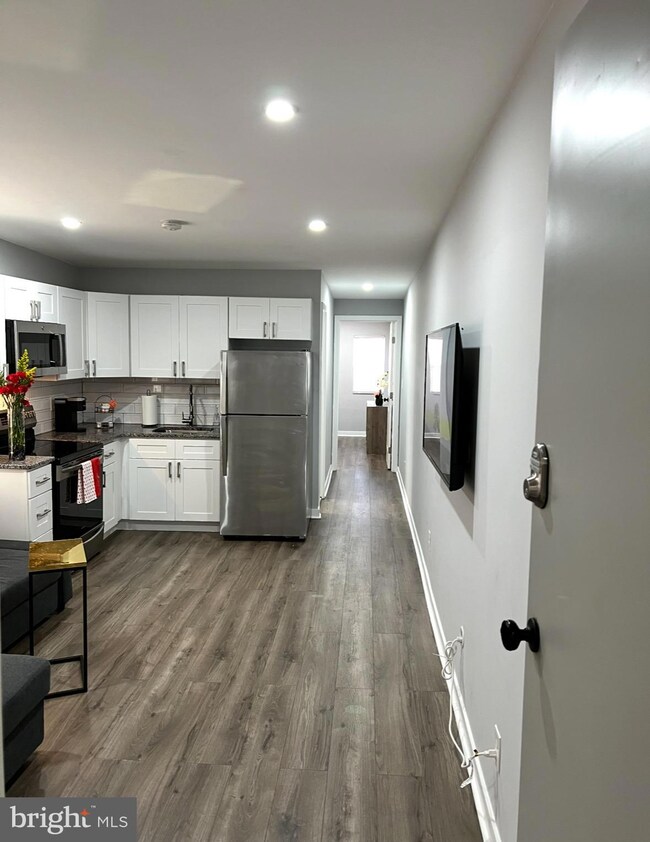 4087 1/2 Lancaster Ave unit 2, Philadelphia, PA 19104 - photo 6