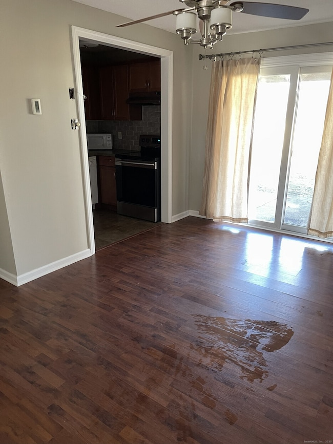 127 Black Point Rd unit 7, Niantic, CT 06357 - photo 6