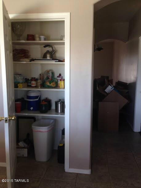 BLUE CROSSING PANTRY