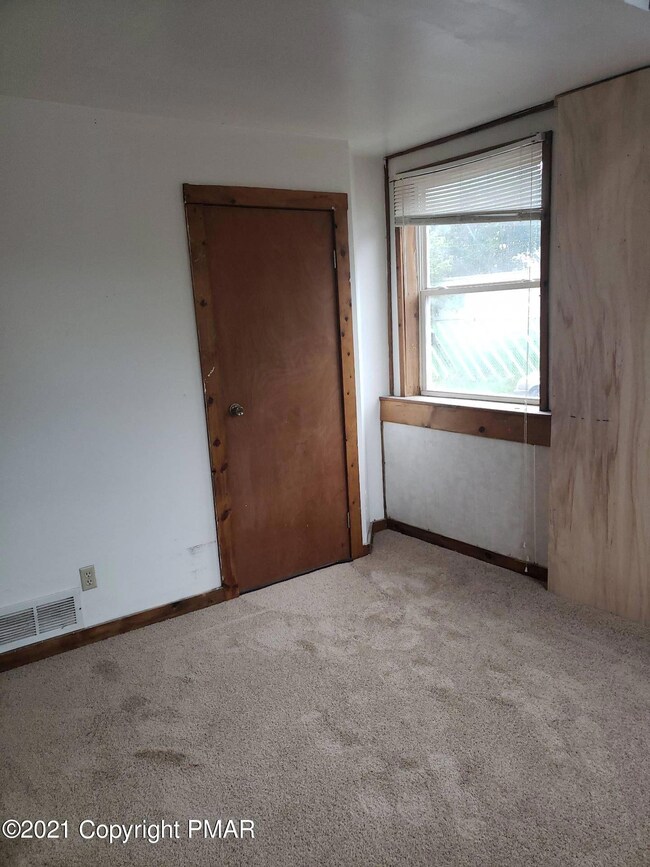 633 Mckinley St unit 106, Hazleton, PA 18201 - photo 6