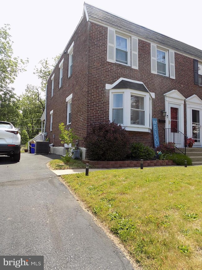 152 Earl Ln, Hatboro, PA 19040 - photo 2