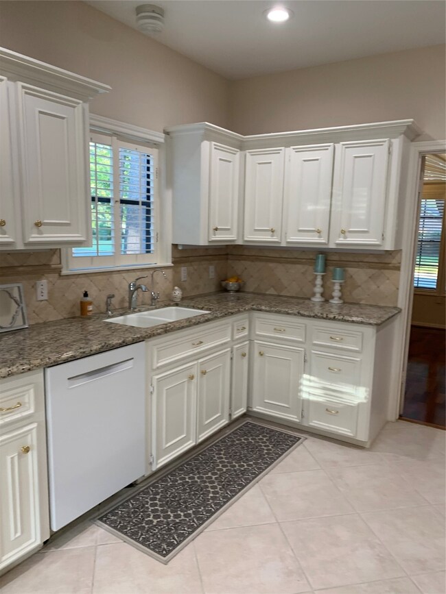 25711 Overlake Dr, Spring, TX 77380 - photo 3