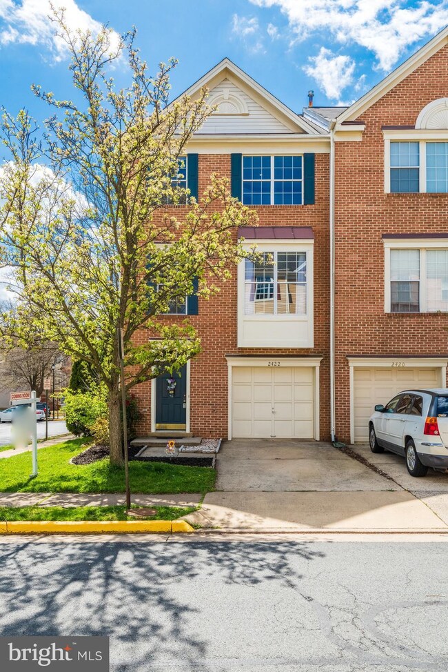 2422 Clover Field Cir, Herndon, VA 20171 - photo 4