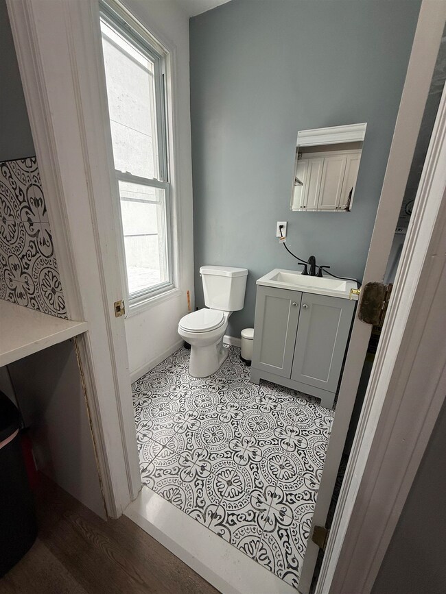 256.5 Fairmount Ave unit 2, Jc, Journal Square, NJ 07306 - photo 4