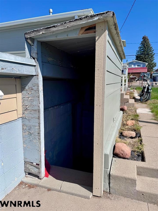 809 S Elm St, Kimball, NE 69145 - photo 4