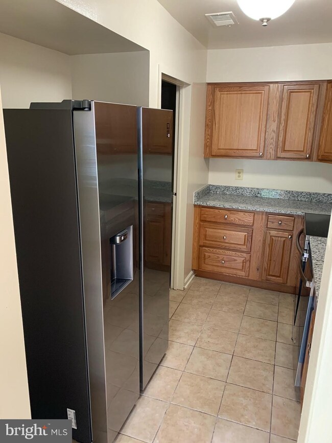 9658 Hagel Cir, Lorton, VA 22079 - photo 4