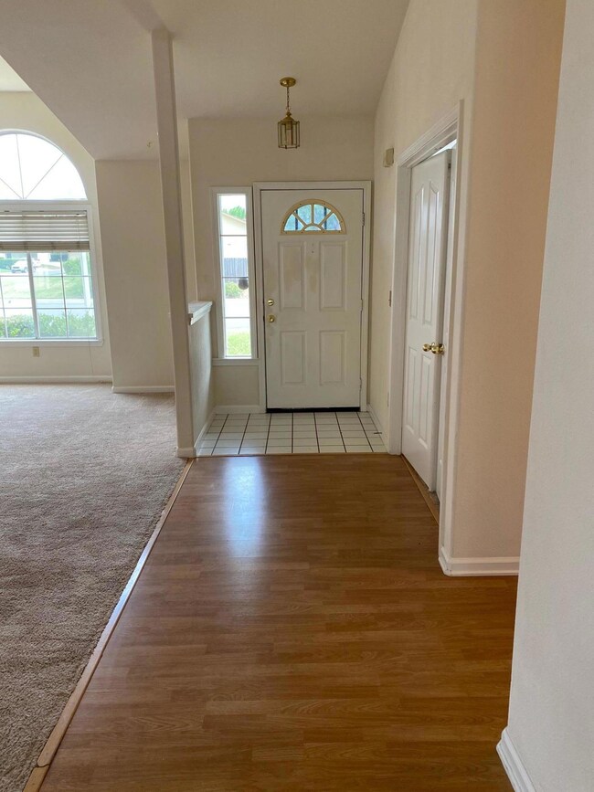 Charade entry way