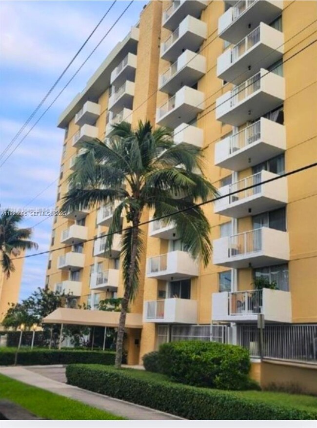 2020 NE 135th St unit 903, North Miami, FL 33181 - photo 2