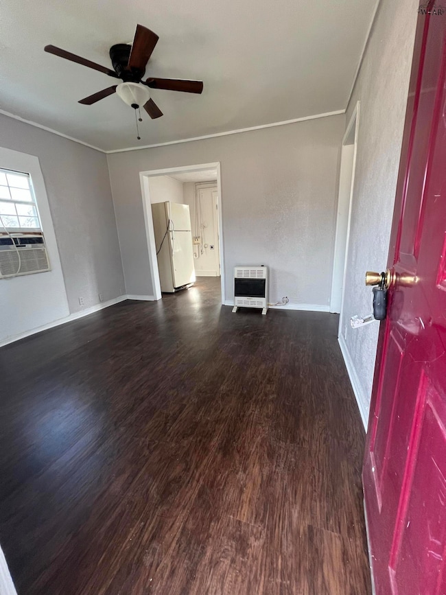 103 N Hawthorne Ave, Iowa Park, TX 76367 - photo 2