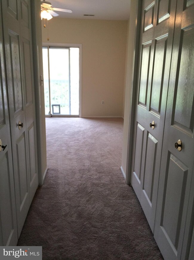 9209 Groffs Mill Dr unit 9209, Owings Mills, MD 21117 - photo 5