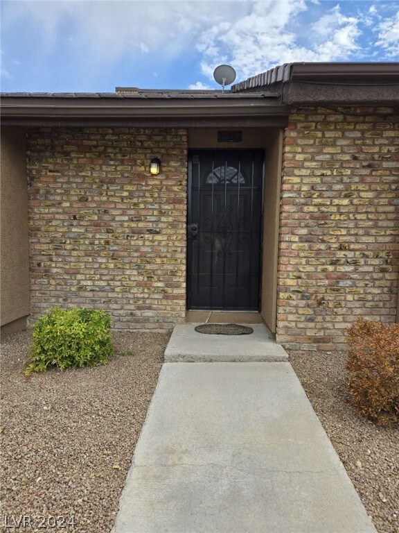 1467 Hialeah Dr unit A, Las Vegas, NV 89119 - photo 2