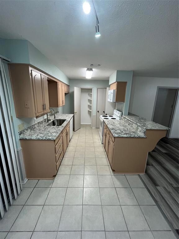 548 Billie Ruth Ln, Hurst, TX 76053 - photo 2