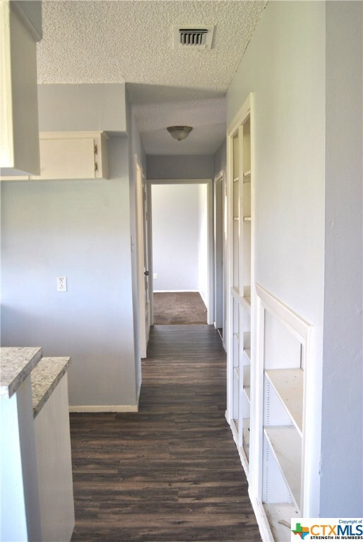 963 E Humphreys St unit B, Seguin, TX 78155 - photo 2