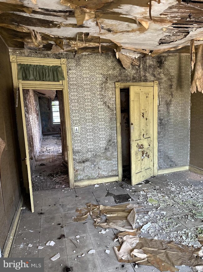 1020 Mckean Ave, Baltimore, MD 21217 - photo 7