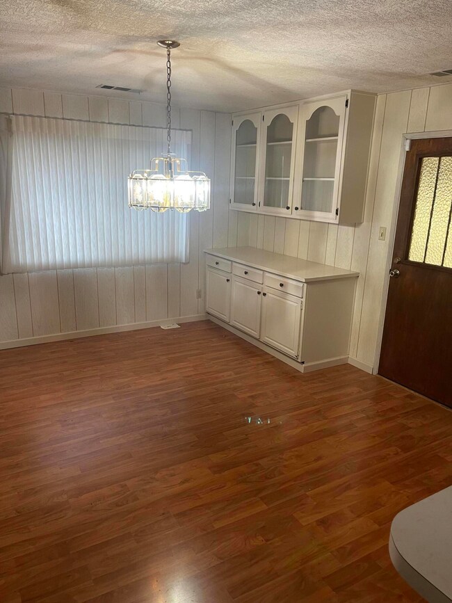 18200 Oklahoma Ave, Strathmore, CA 93267 - photo 6