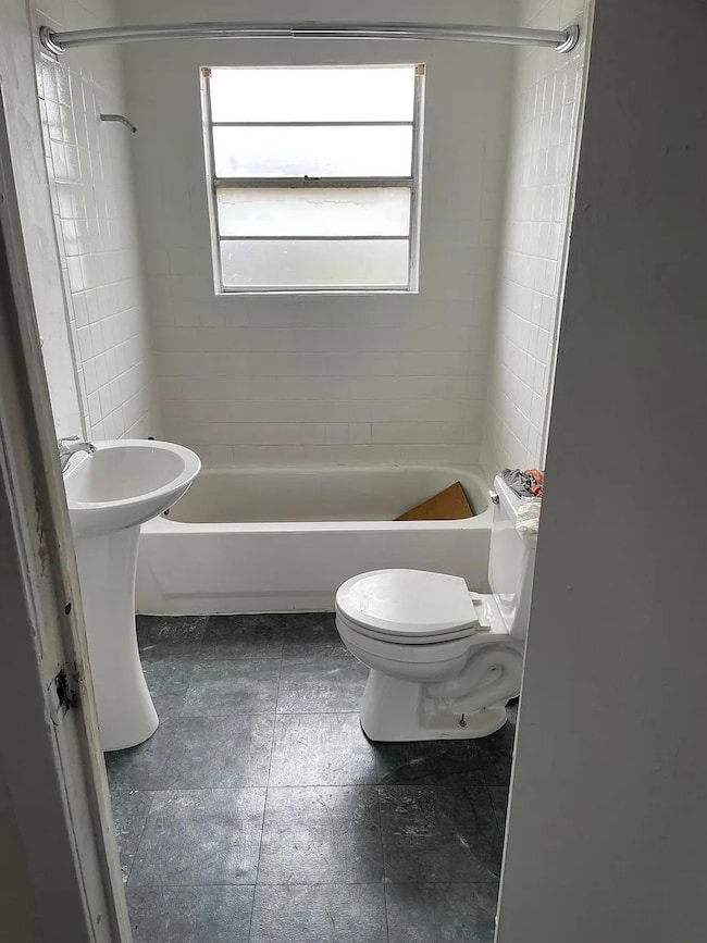 1406 E 35th St, Houston, TX 77022 - photo 3