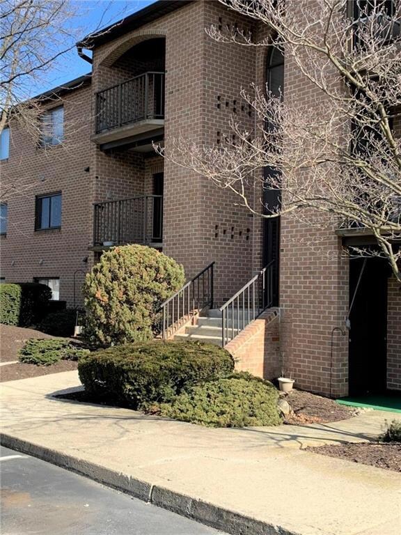 913 Cold Spring Rd unit 6, Allentown, PA 18103 - photo 2