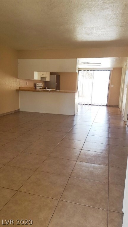 1905 Arpa Way unit B, Las Vegas, NV 89108 - photo 4