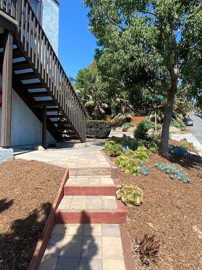 2088 Montgomery Ave unit M, Cardiff By the Sea, CA 92007 - photo 2