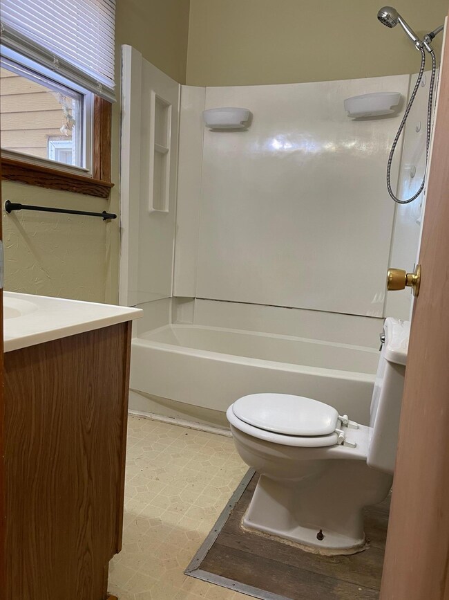 804 12th Ave SW, Austin, MN 55912 - photo 6