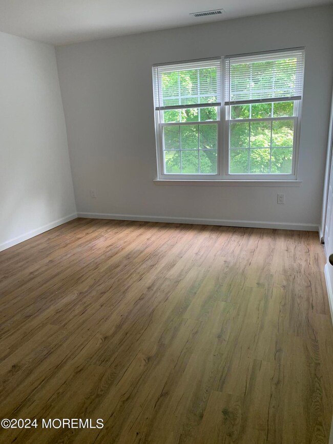 31 Snowburry Ct unit 296, Red Bank, NJ 07701 - photo 5