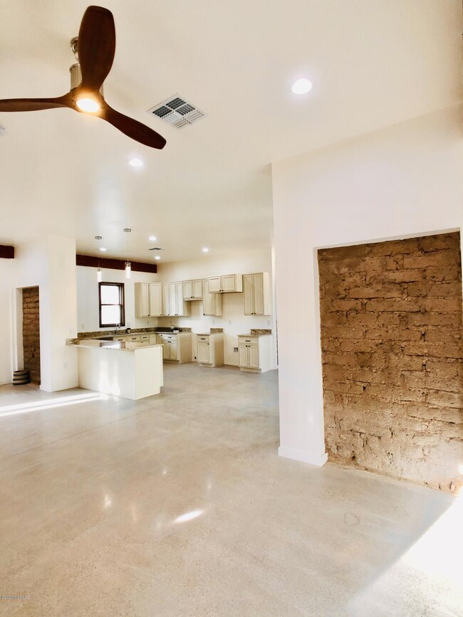 541 S MAIN 5