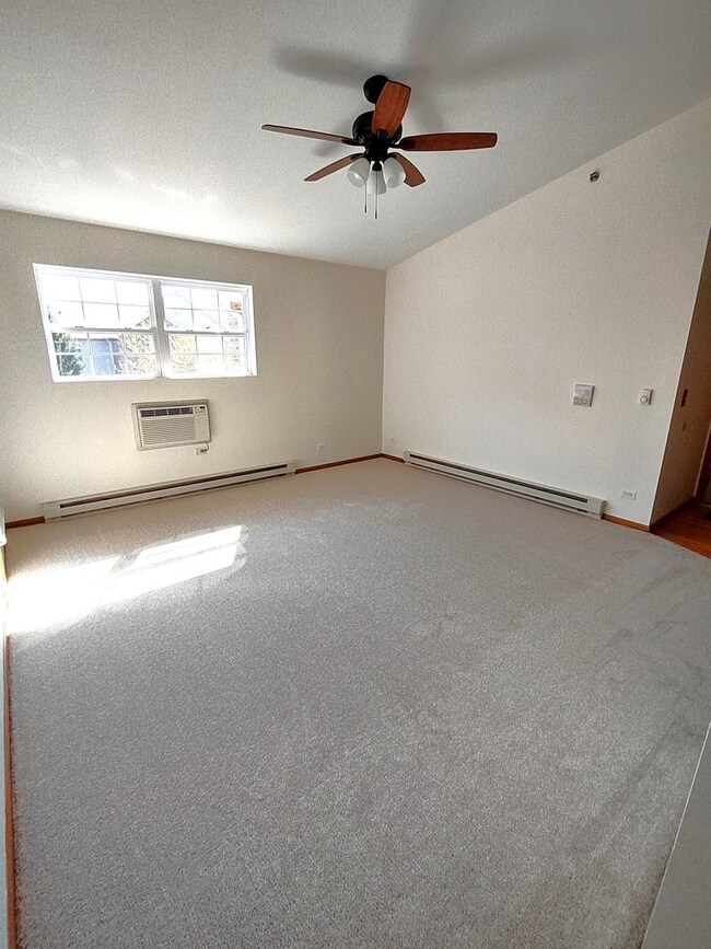 430 Cunat Blvd unit 3G, Richmond, IL 60071 - photo 5