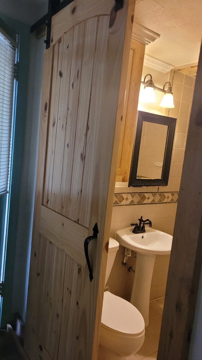 1008 Avenue I, Bay City, TX 77414 - photo 5