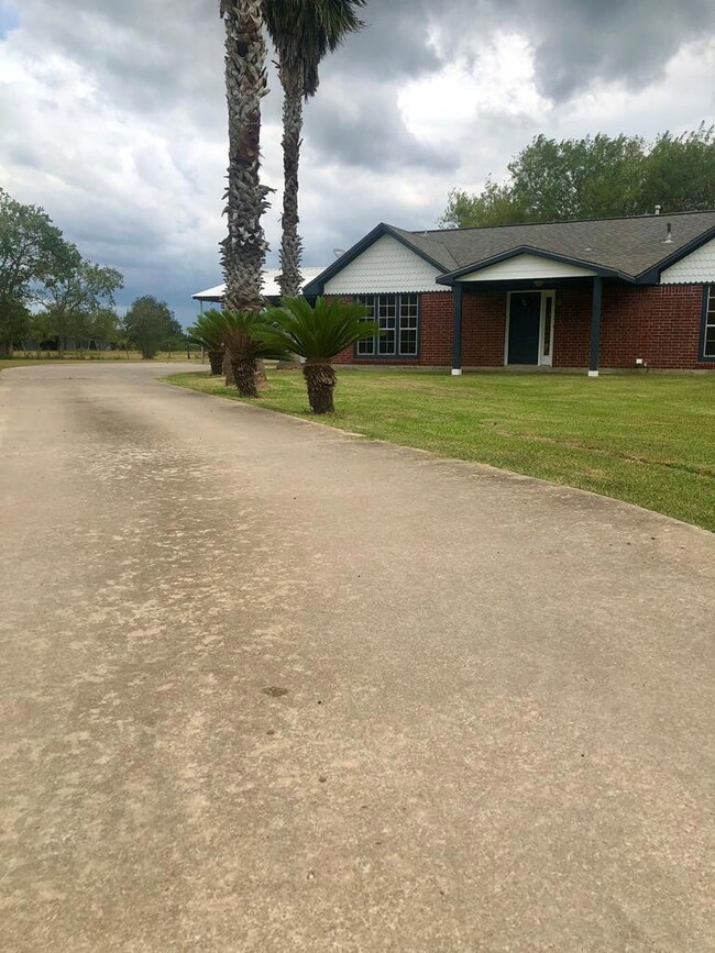 145 Private Road 677, Bay City, TX 77414 - photo 2