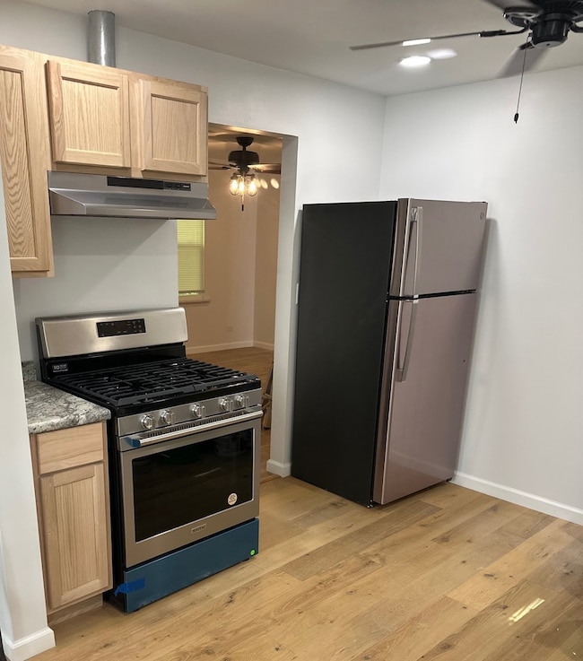 380 Ivanhoe Rd, Grayslake, IL 60030 - photo 2