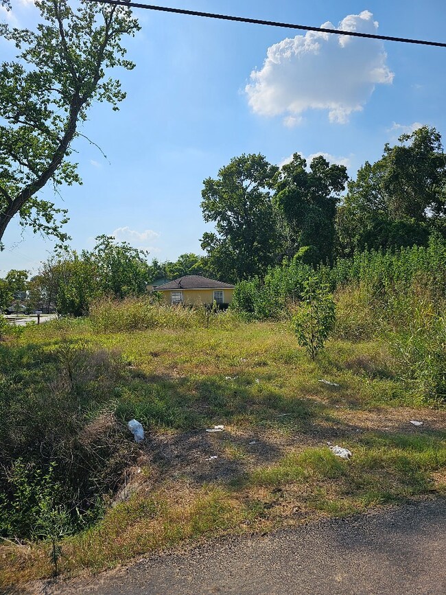 00 Willow St, Houston, TX 77088 - photo 2
