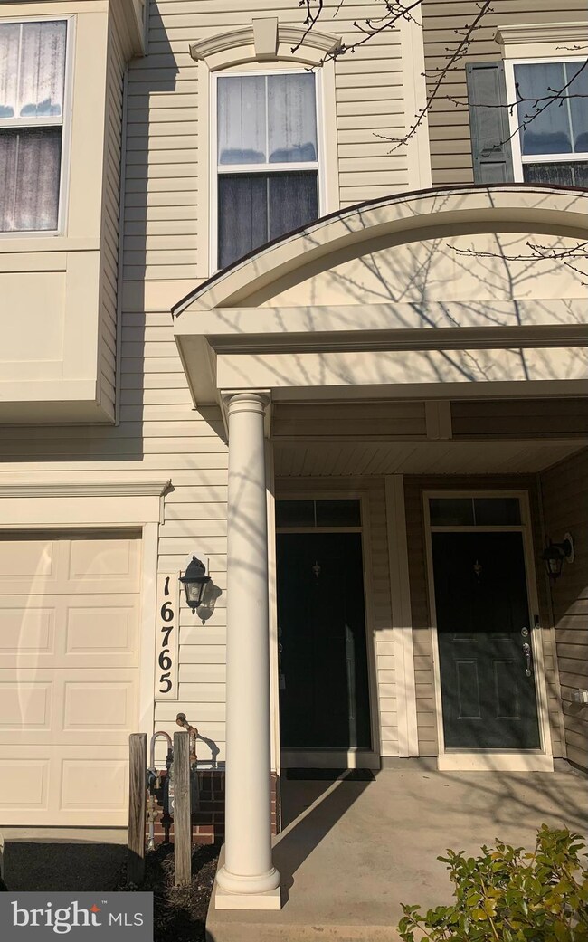 16765 Blackjack Oak Ln, Woodbridge, VA 22191 - photo 2