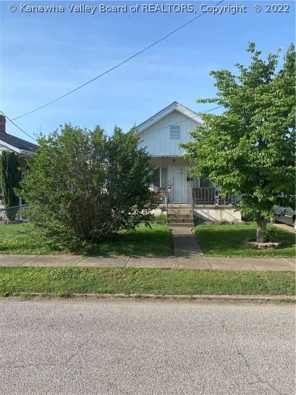 1306 Lightner Ave, Dunbar, WV 25064 - photo 2