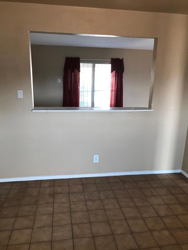 7835 Broadway Dr, El Paso, TX 79915 - photo 3