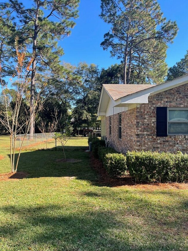 402 Bowens Mill Rd, Douglas, GA 31533 - photo 2